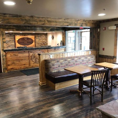 Clubhouse Inn Уест Йелоустоун Екстериор снимка