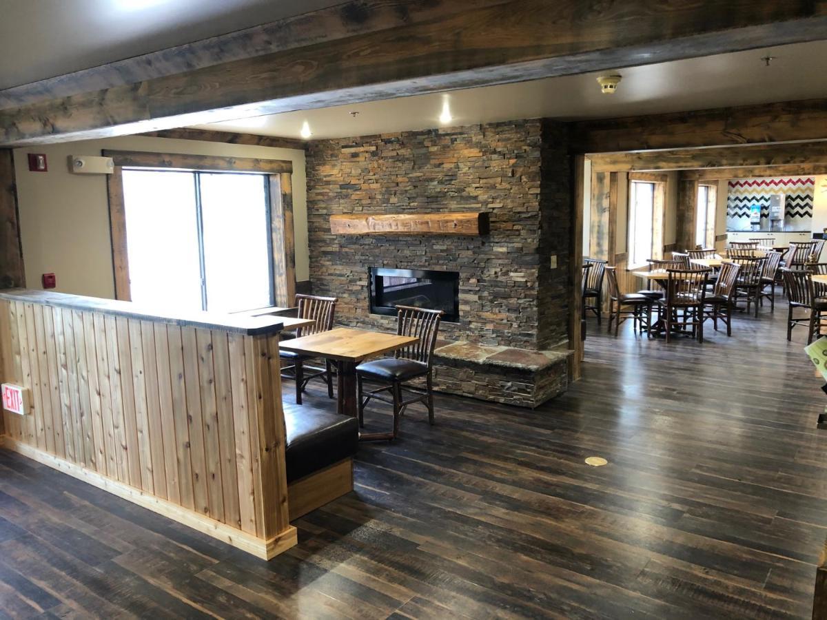 Clubhouse Inn Уест Йелоустоун Екстериор снимка