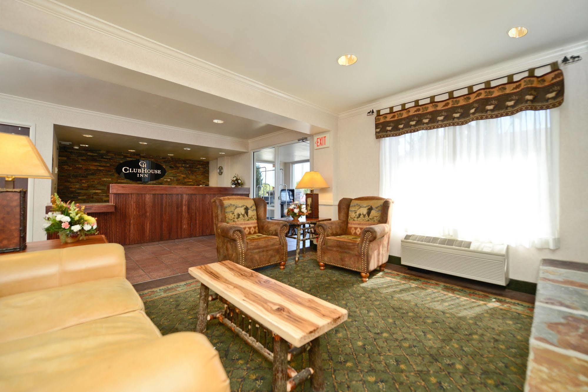 Clubhouse Inn Уест Йелоустоун Екстериор снимка