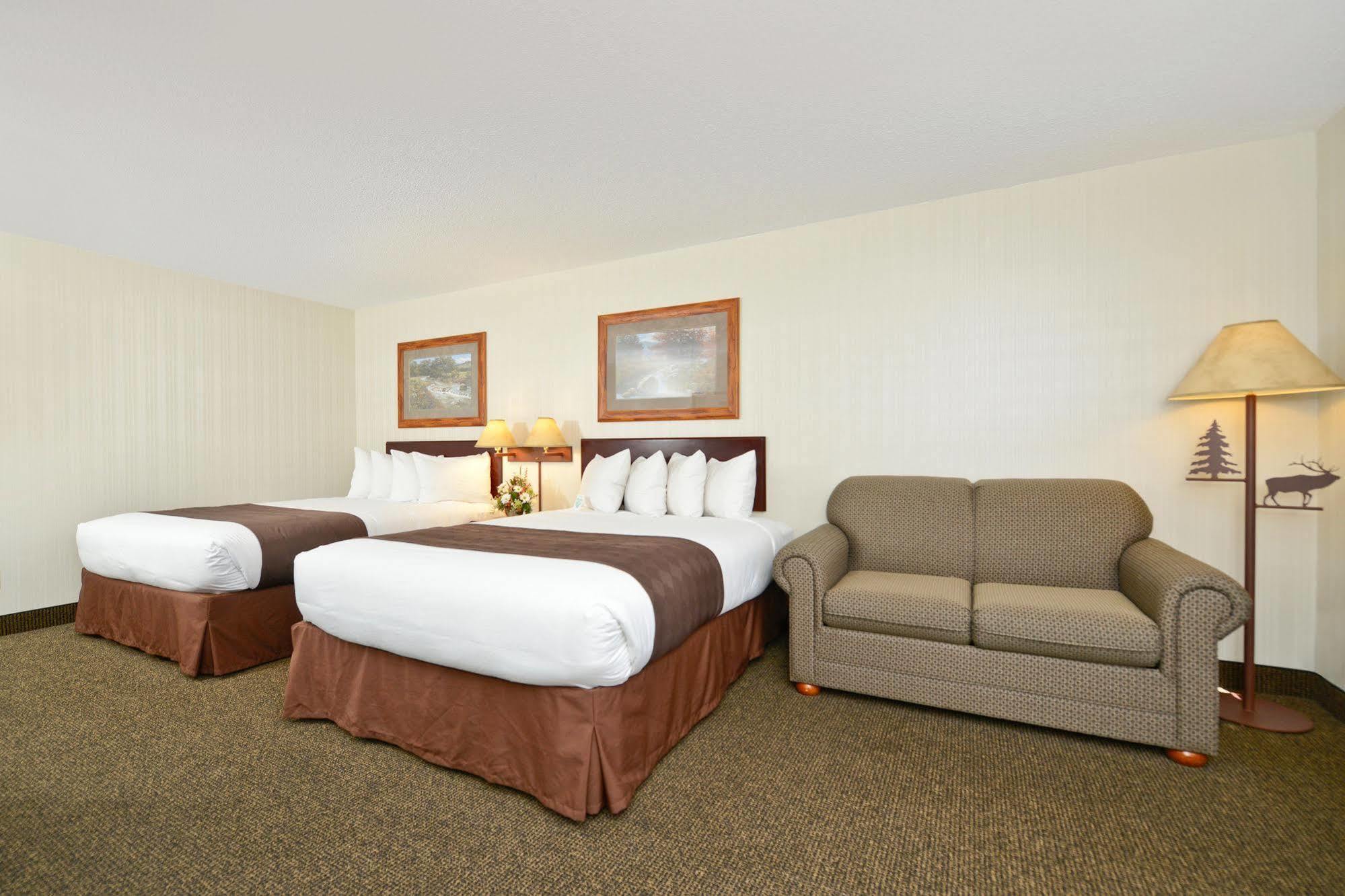 Clubhouse Inn Уест Йелоустоун Екстериор снимка