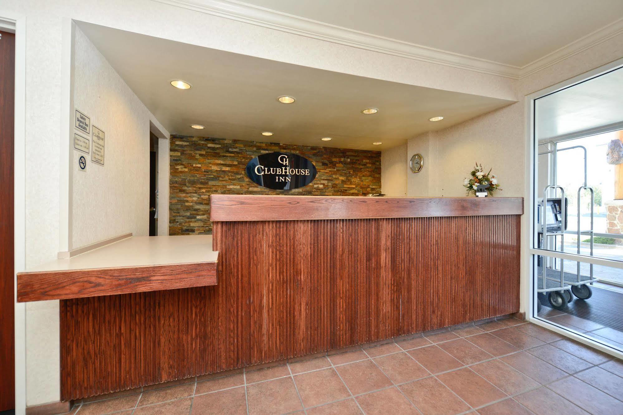 Clubhouse Inn Уест Йелоустоун Екстериор снимка
