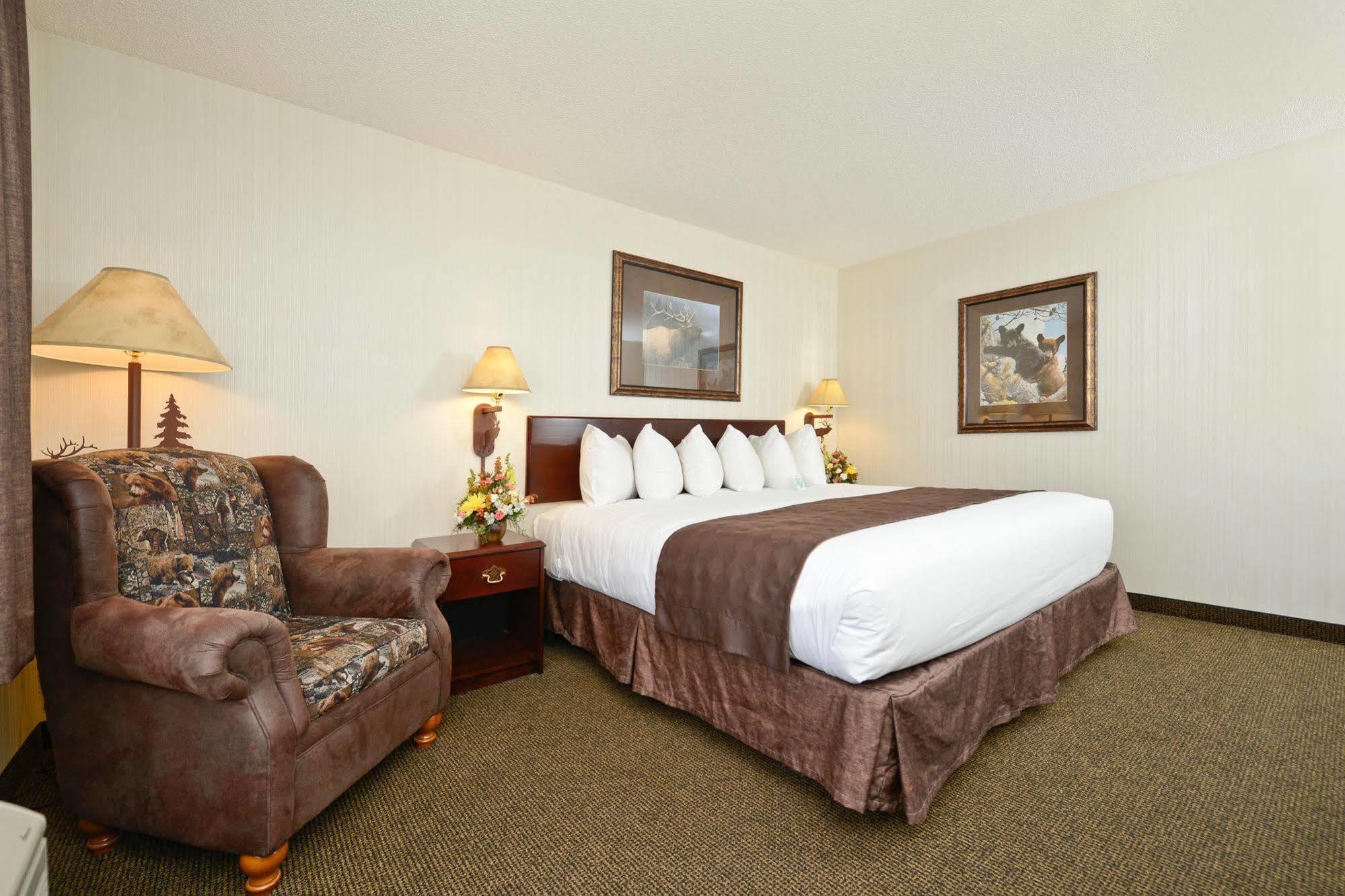 Clubhouse Inn Уест Йелоустоун Екстериор снимка