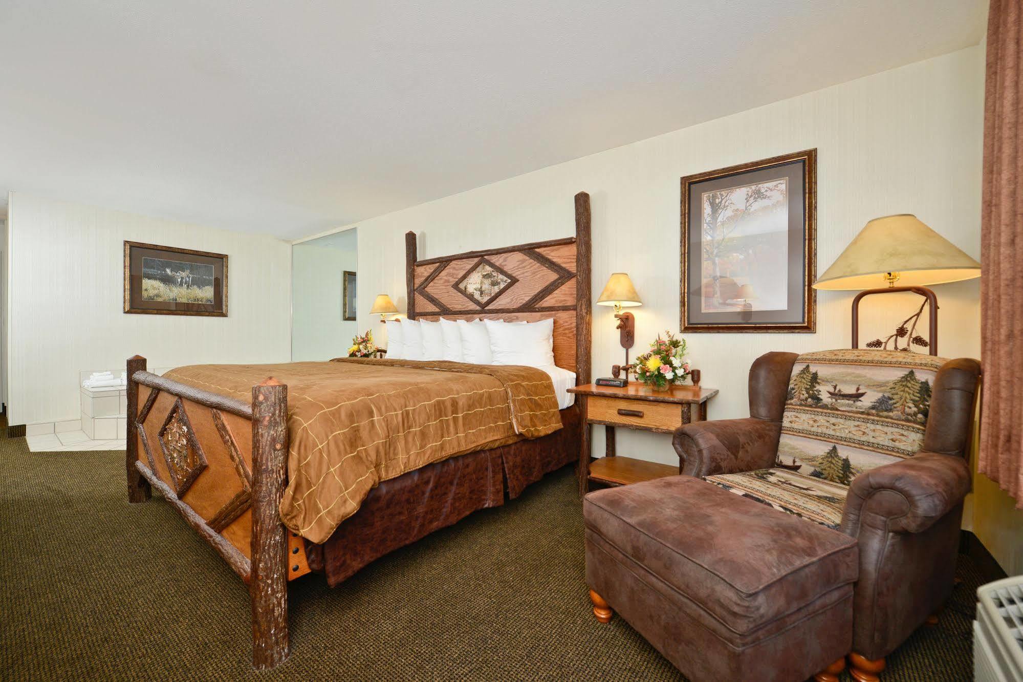 Clubhouse Inn Уест Йелоустоун Екстериор снимка