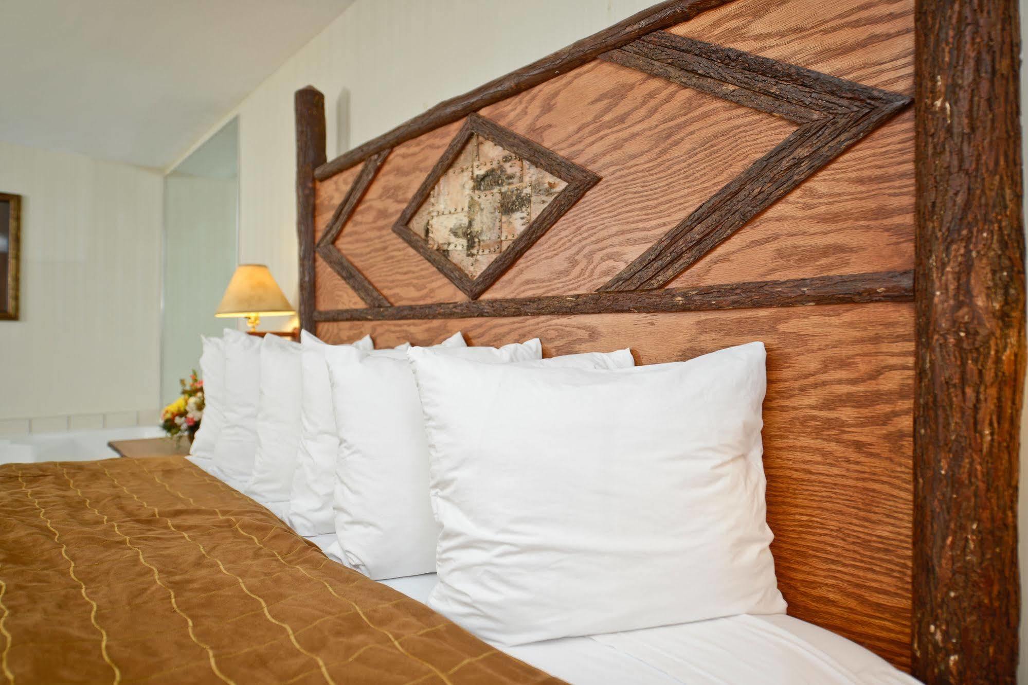 Clubhouse Inn Уест Йелоустоун Екстериор снимка