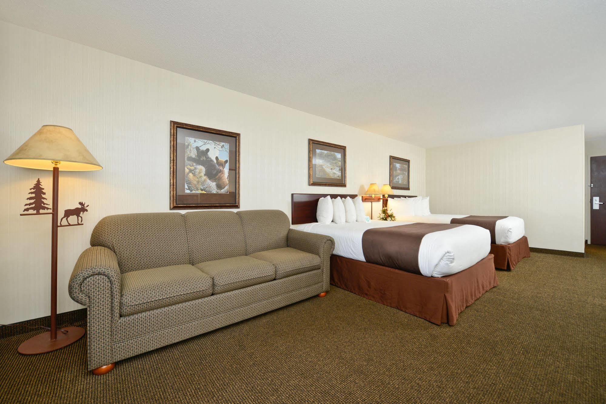 Clubhouse Inn Уест Йелоустоун Екстериор снимка
