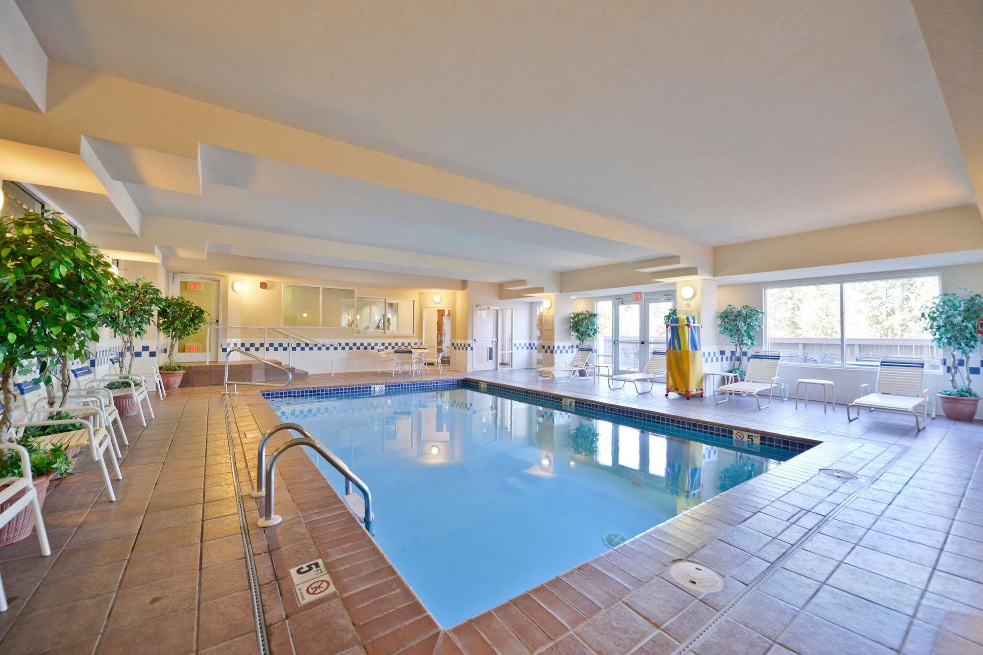 Clubhouse Inn Уест Йелоустоун Екстериор снимка
