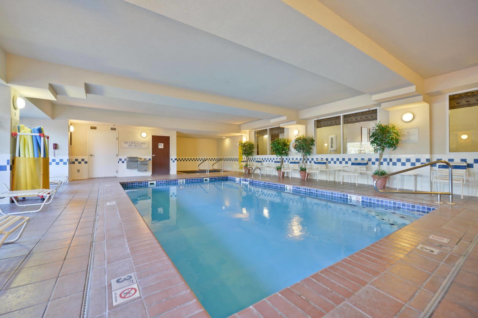Clubhouse Inn Уест Йелоустоун Екстериор снимка