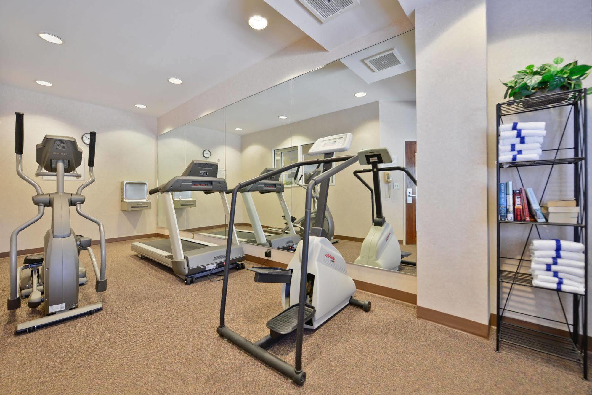 Clubhouse Inn Уест Йелоустоун Екстериор снимка