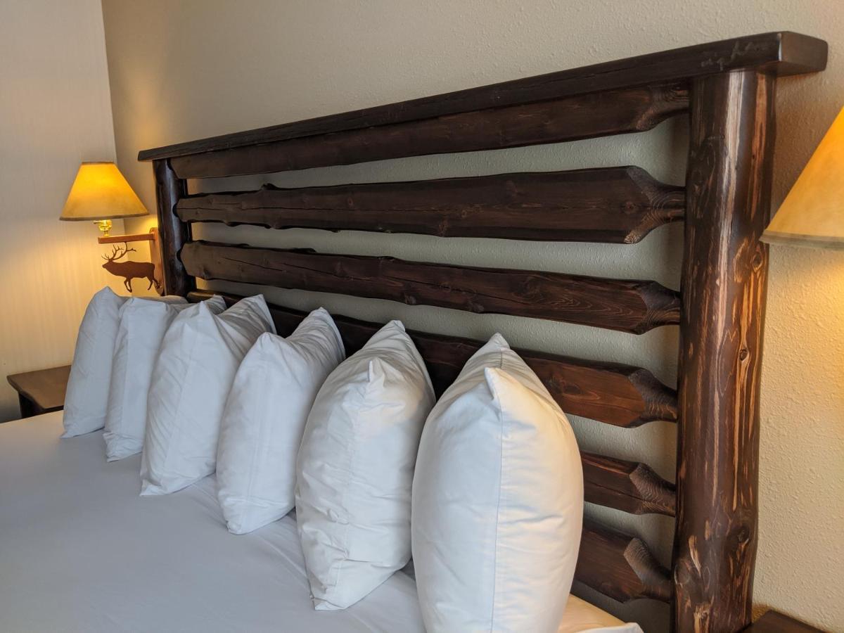 Clubhouse Inn Уест Йелоустоун Екстериор снимка