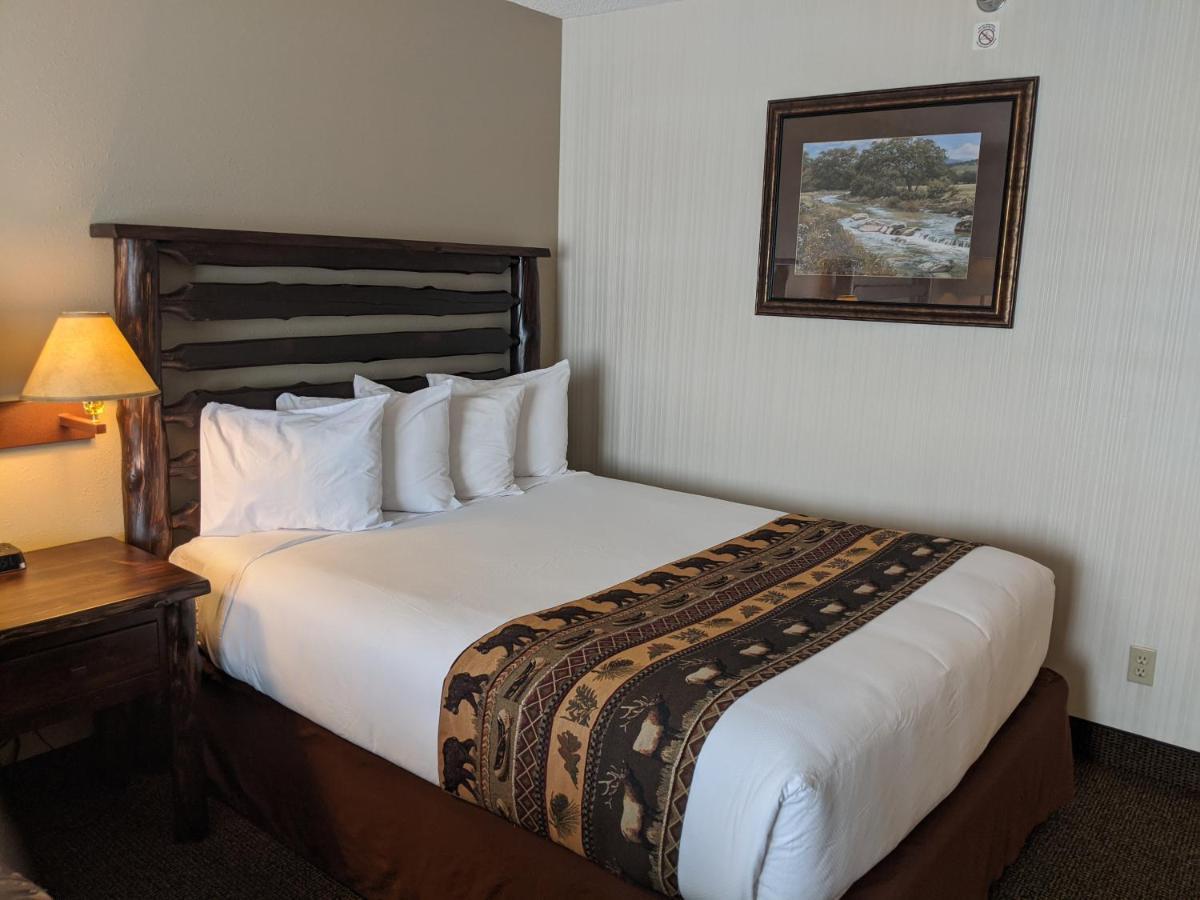 Clubhouse Inn Уест Йелоустоун Екстериор снимка
