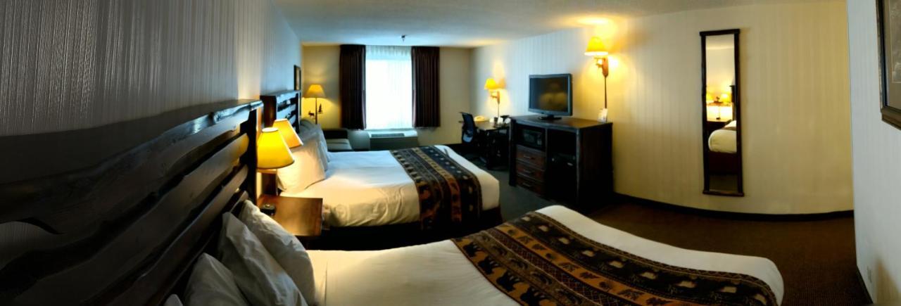 Clubhouse Inn Уест Йелоустоун Екстериор снимка